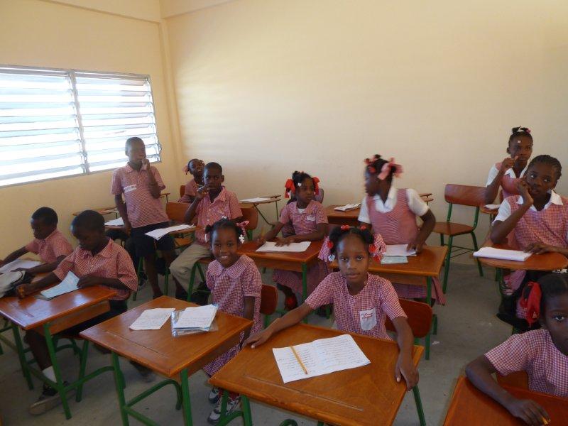 Children in a classroom at Institut Montfort